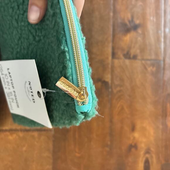 NEW Noted By Post It Laptop Pouch Case Cover Green Fuzzy Zipper 10 in x 15 in - Picture 6 of 6